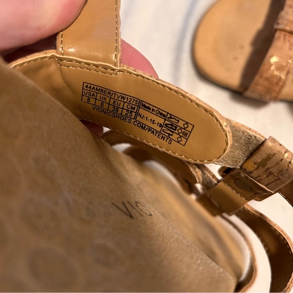 Vionic Amber Adjustable Straps Comfort Sandals Sz 8 Velcro Straps Tan Gold Beach - Picture 8 of 8